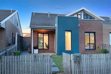 2 Burberry Lane, Deer Park, VIC 3023 